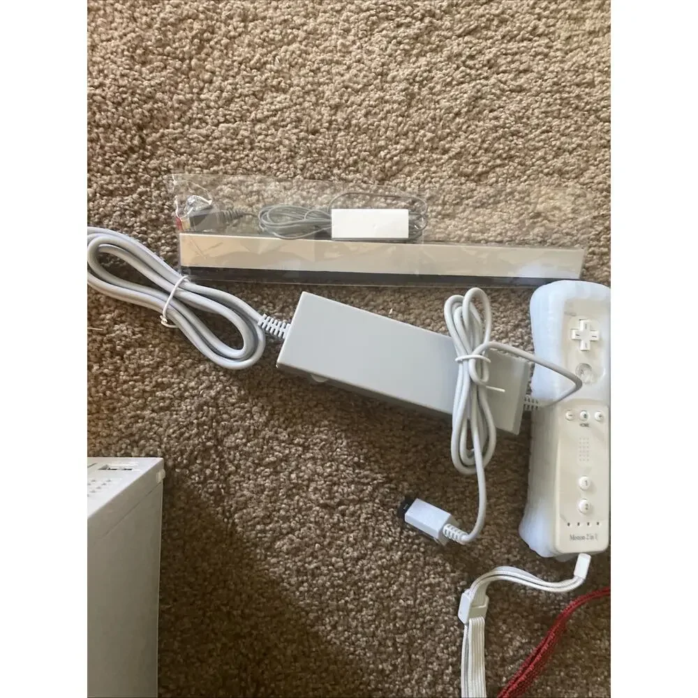 Nintendo Wii RVL-001 White Console w/ 2 Wii Remotes, Cords TESTED